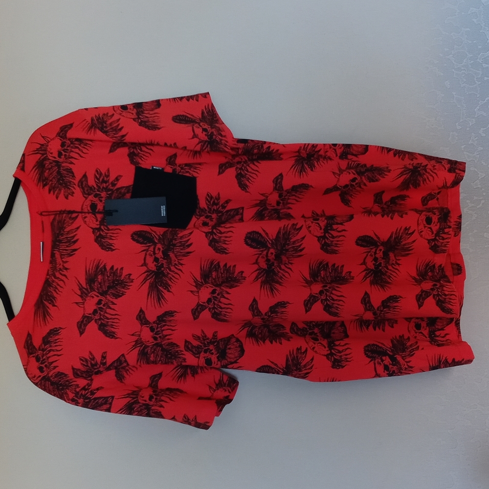 Westy Men's T-Shirt, Red with Black Palm Skulls - Large - NWT